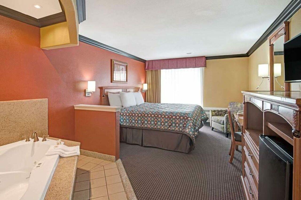 Quality Inn & Suites Sacramento Exterior foto